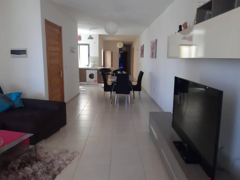 Lovely two bedroom apartment photo 3