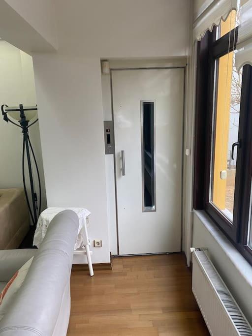İstanbul Boğaz’ında, bahçeli, 5 katlı Villa-500m2