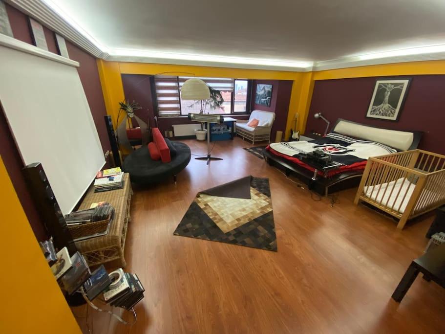 İstanbul Boğaz’ında, bahçeli, 5 katlı Villa-500m2