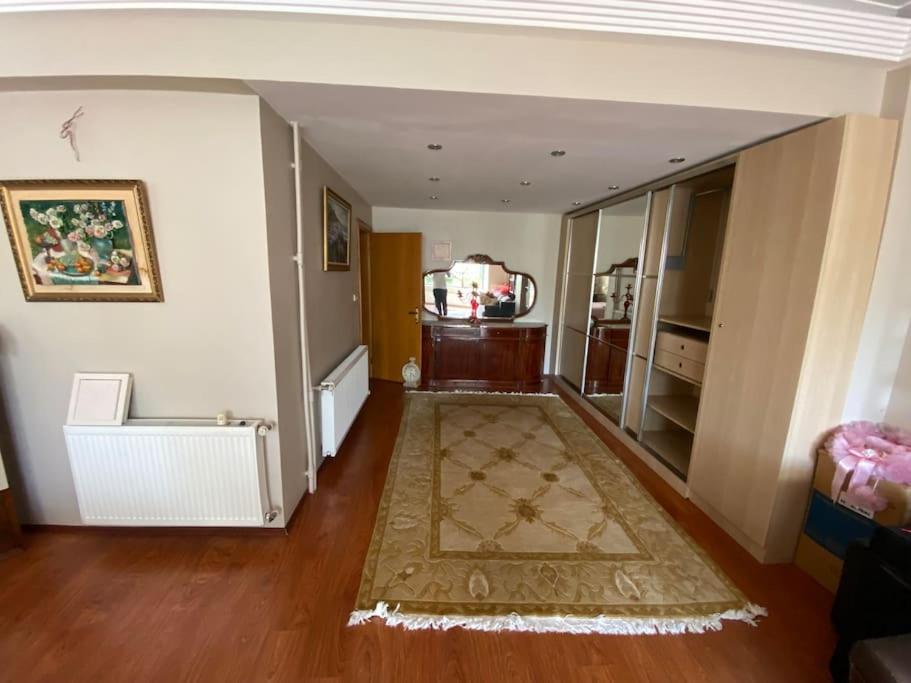 İstanbul Boğaz’ında, bahçeli, 5 katlı Villa-500m2