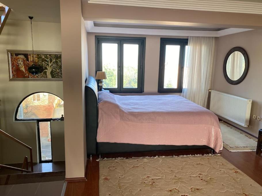 İstanbul Boğaz’ında, bahçeli, 5 katlı Villa-500m2