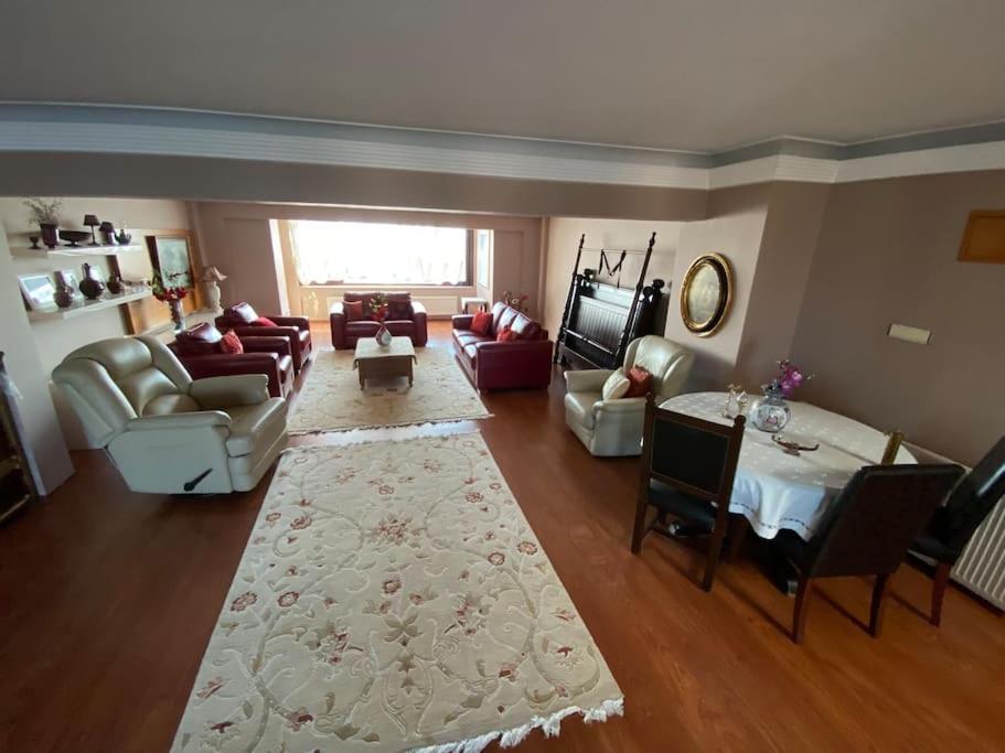 İstanbul Boğaz’ında, bahçeli, 5 katlı Villa-500m2