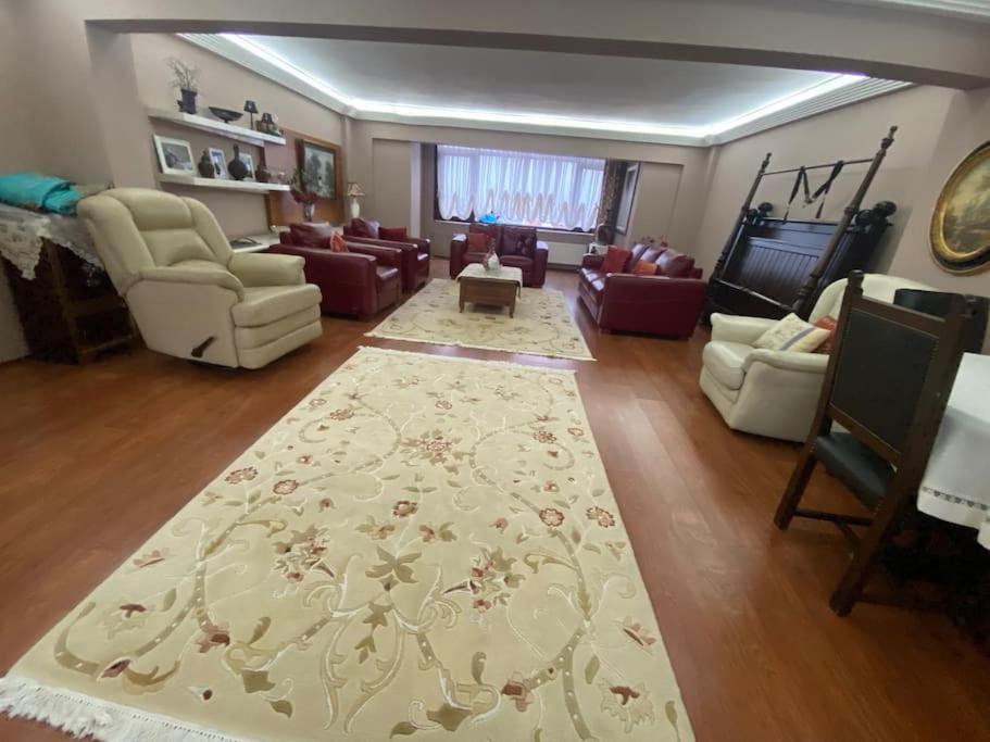 İstanbul Boğaz’ında, bahçeli, 5 katlı Villa-500m2