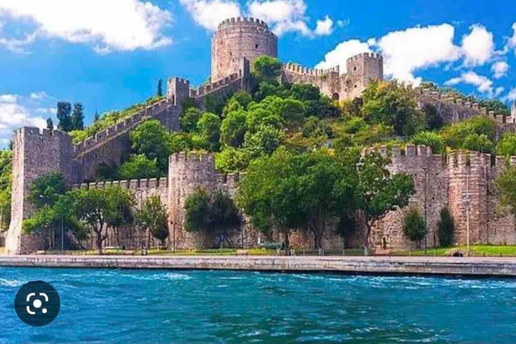 İstanbul Boğaz’ında, bahçeli, 5 katlı Villa-500m2