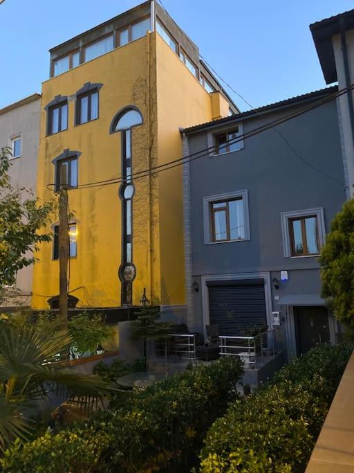 İstanbul Boğaz’ında, bahçeli, 5 katlı Villa-500m2