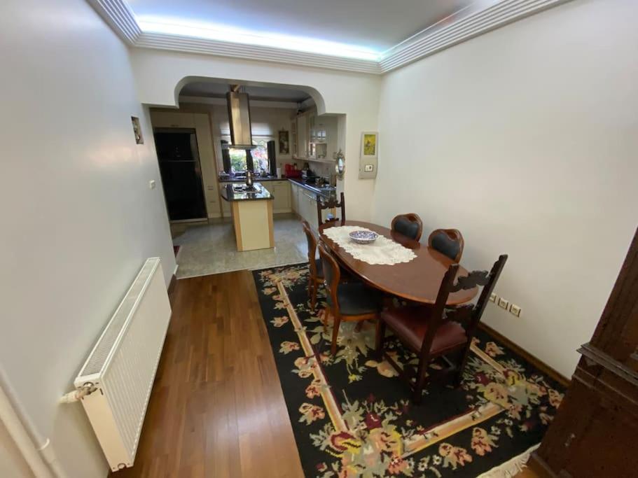 İstanbul Boğaz’ında, bahçeli, 5 katlı Villa-500m2