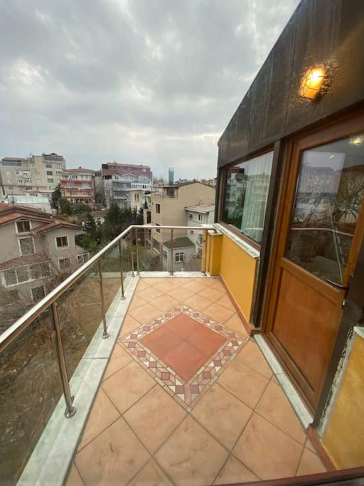 İstanbul Boğaz’ında, bahçeli, 5 katlı Villa-500m2