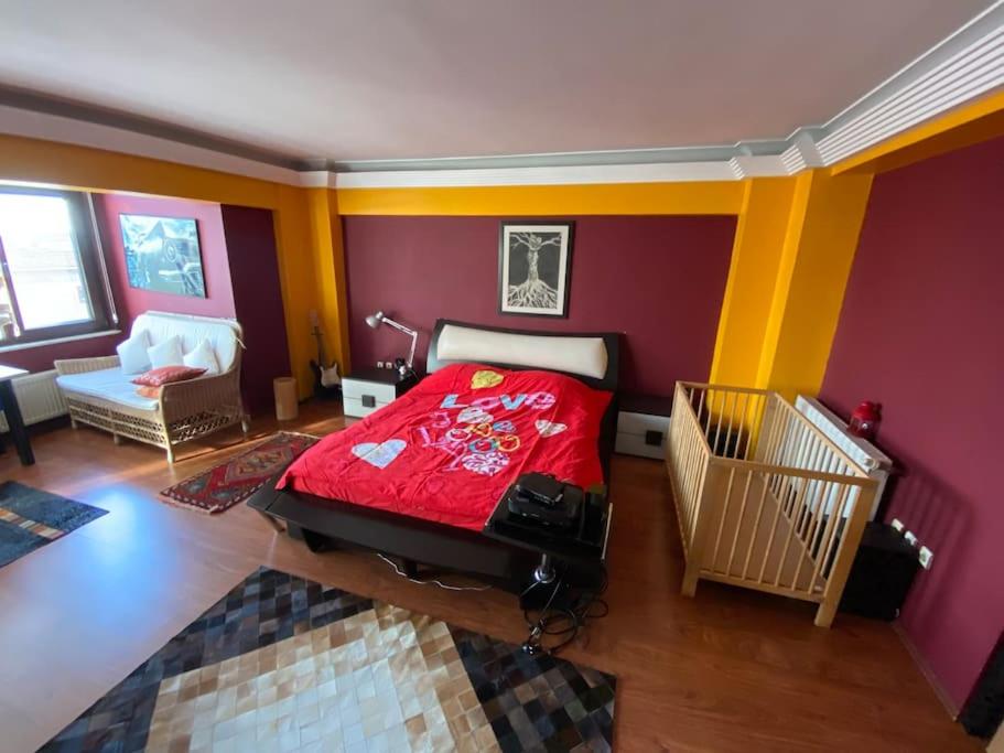 İstanbul Boğaz’ında, bahçeli, 5 katlı Villa-500m2
