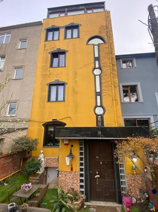 İstanbul Boğaz’ında, bahçeli, 5 katlı Villa-500m2