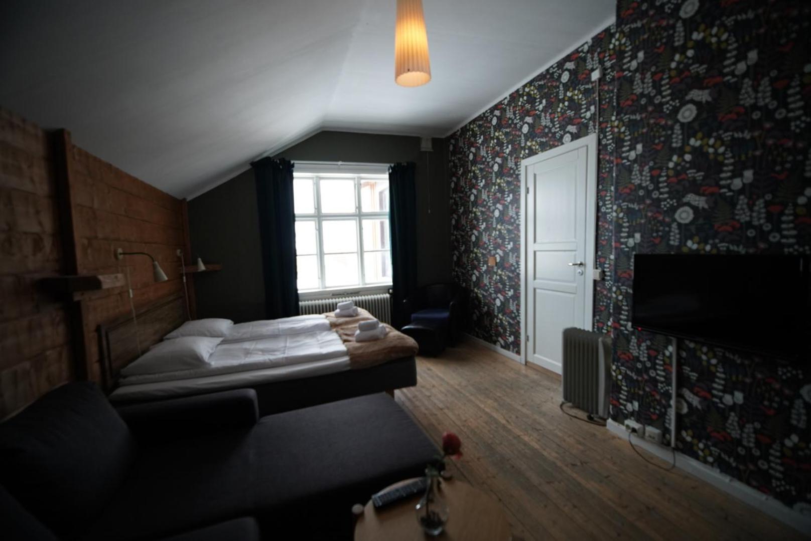 Le Ski Lodge & Steakhouse