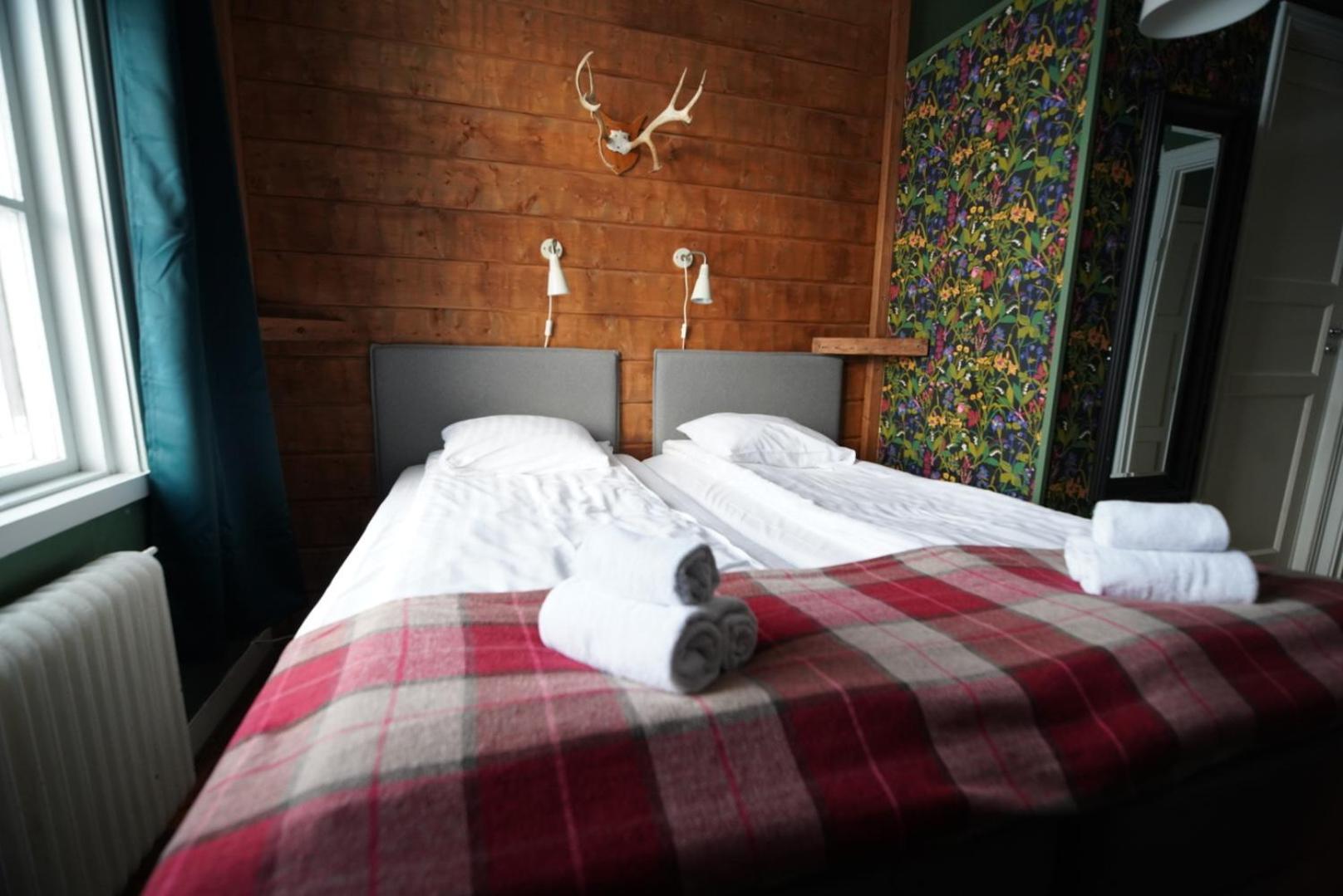 Le Ski Lodge & Steakhouse