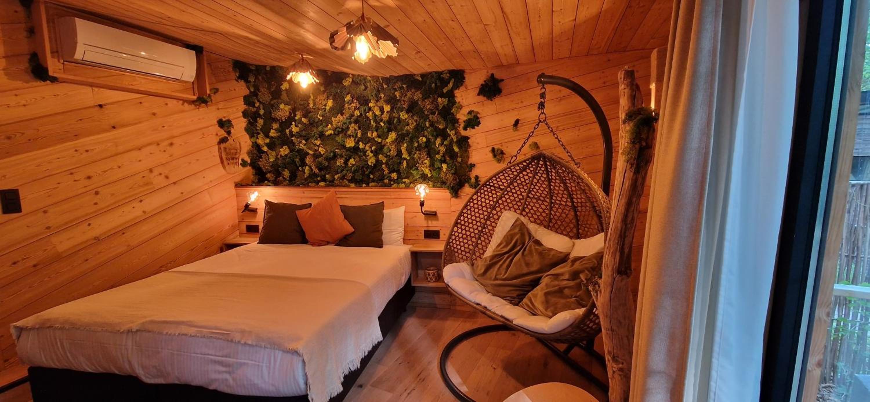 Utopia Village - Art & Nature Lodges
