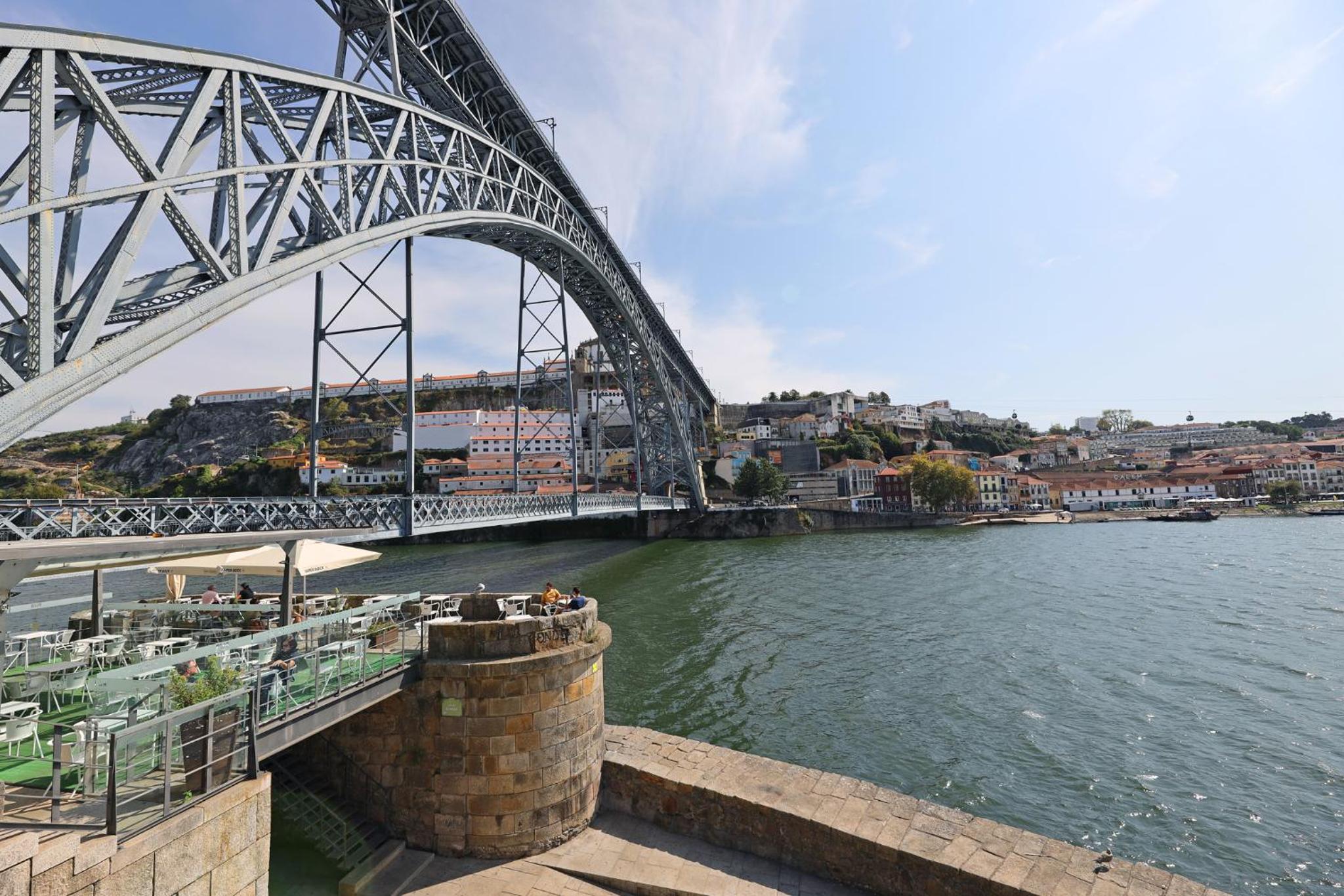 FLH Porto Spacious Apartment with Balcony view 3
