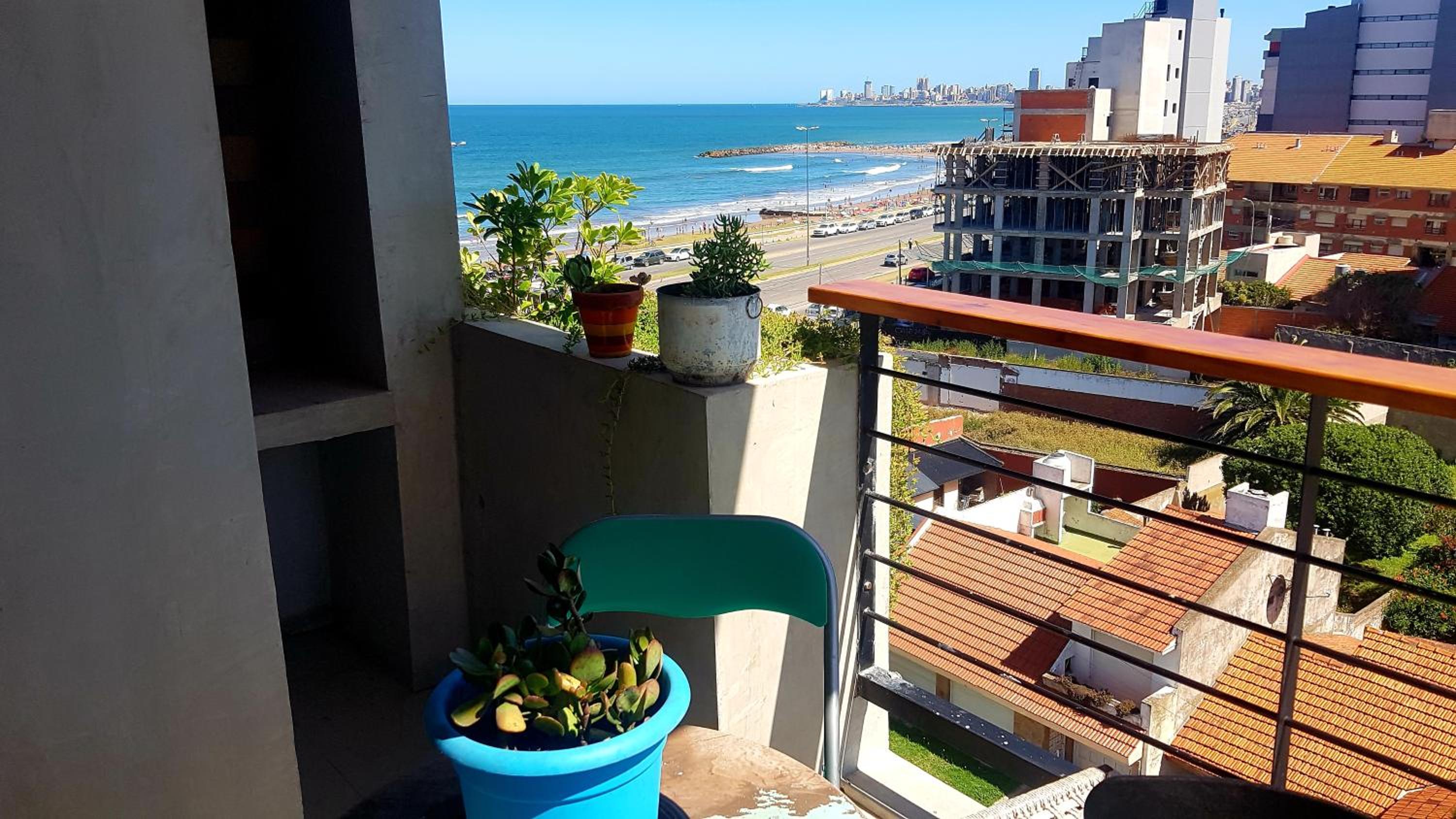 Semipiso Casaverde,con doble vista al mar, frente a la playa!con cochera y balcón terraza