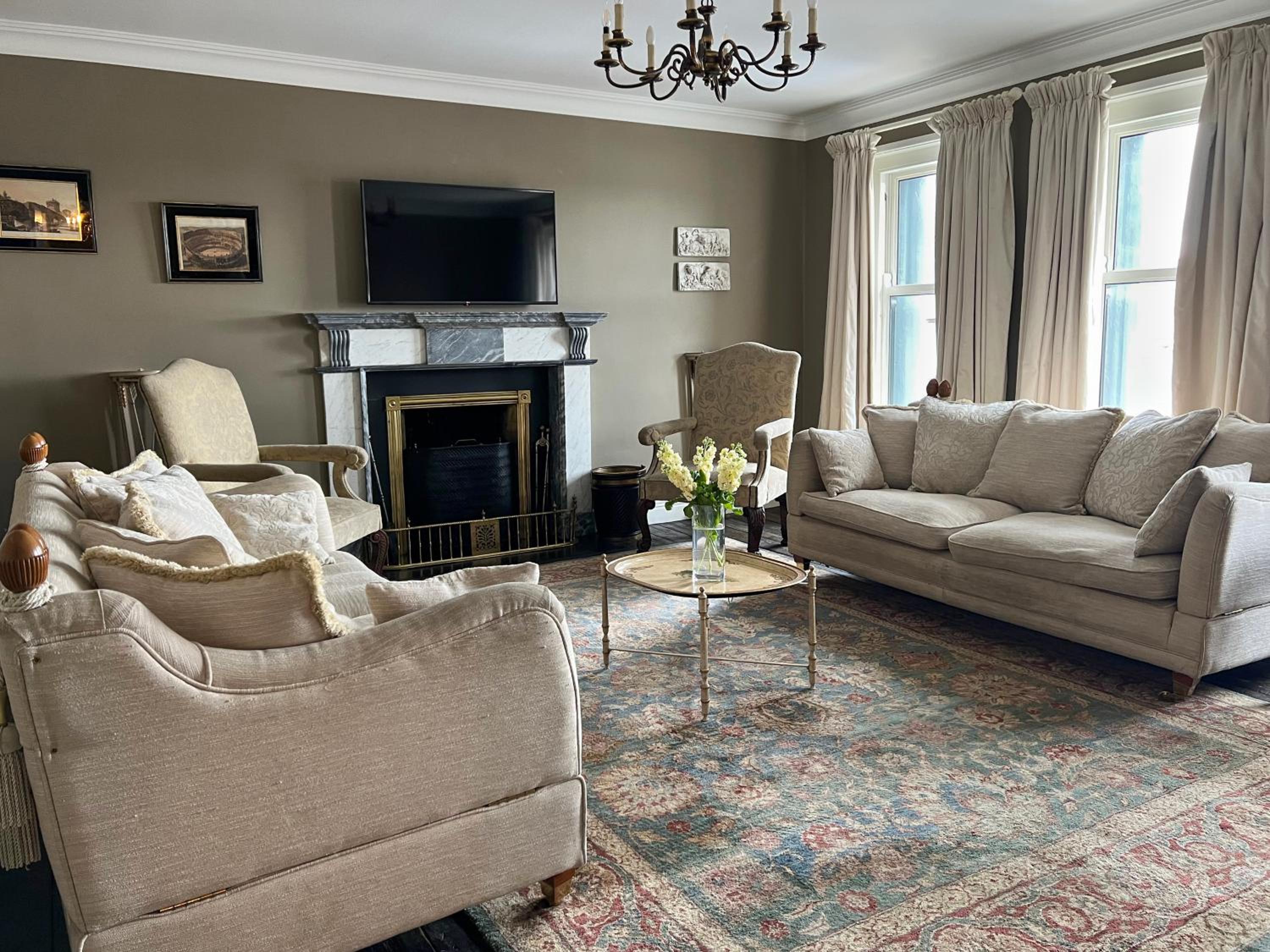 Luxurious Converted Old Victorian Bank Building view 2