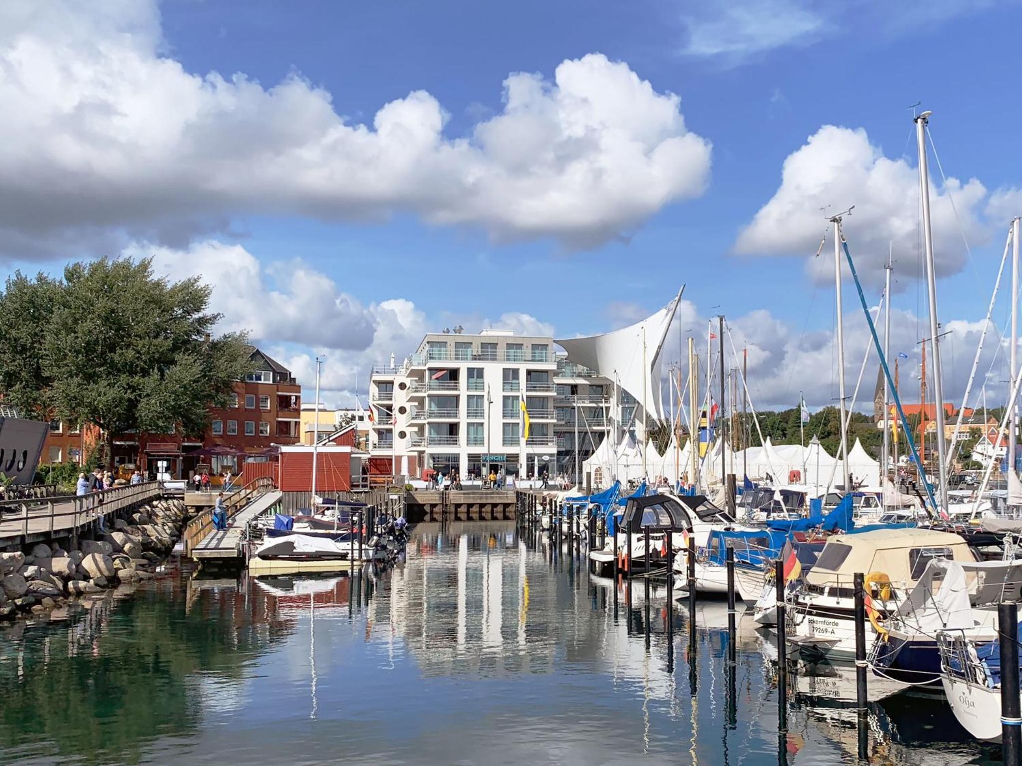 Apartment 24, Pier 24, Blickrichtung offene SeeBinnenhafen Nord