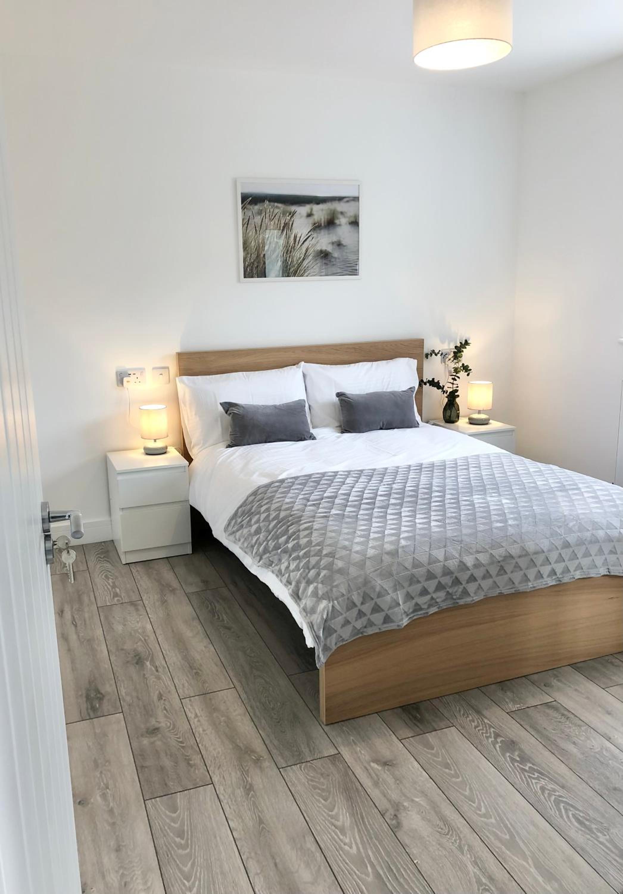 Spacious En-suite Private Double Bedroom view 5