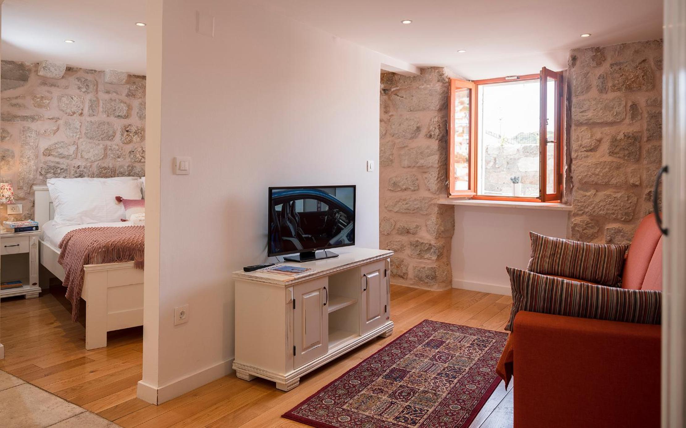 Imperia - Chic! place with balcony, self check in 0-24h & free luggage storage