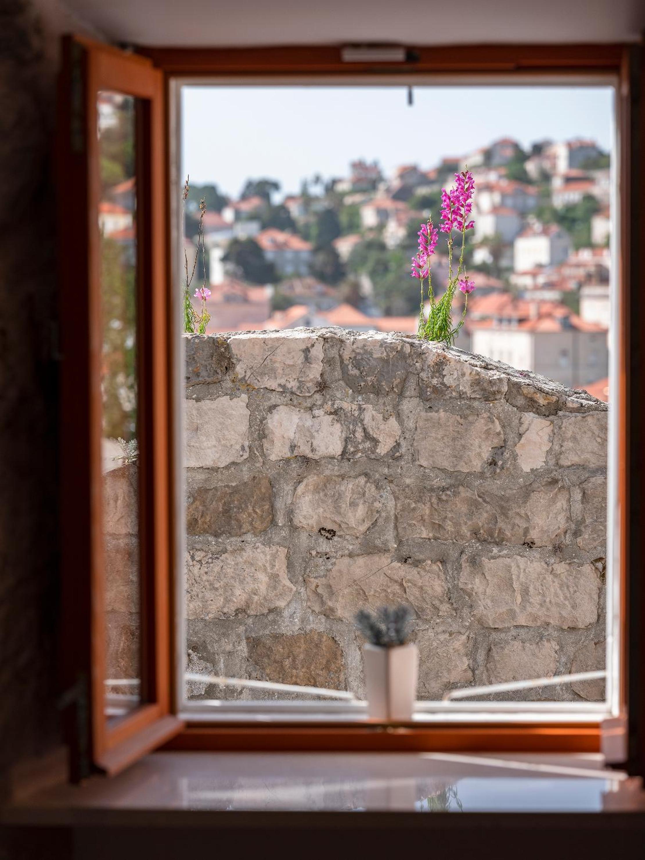 Imperia - Chic! place with balcony, self check in 0-24h & free luggage storage