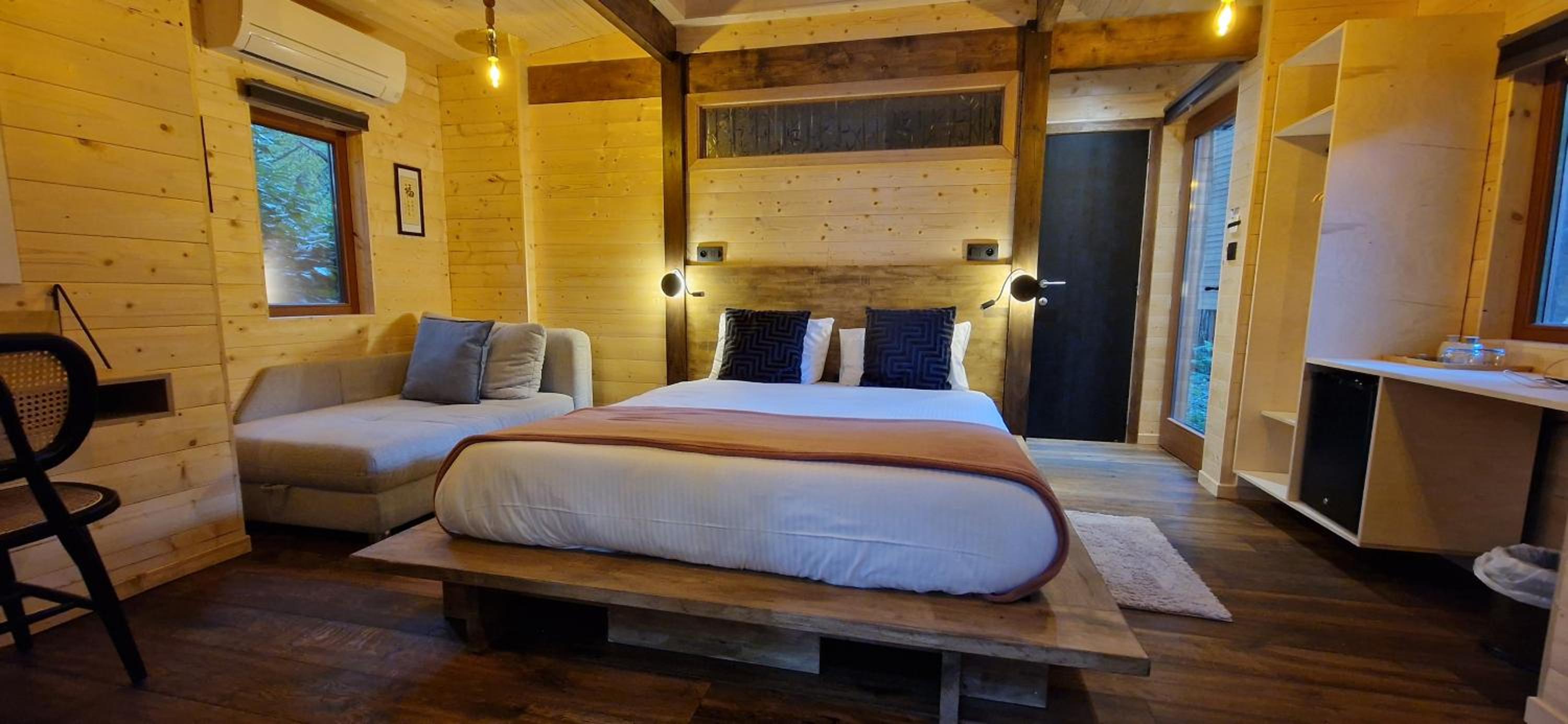 Utopia Village - Art & Nature Lodges