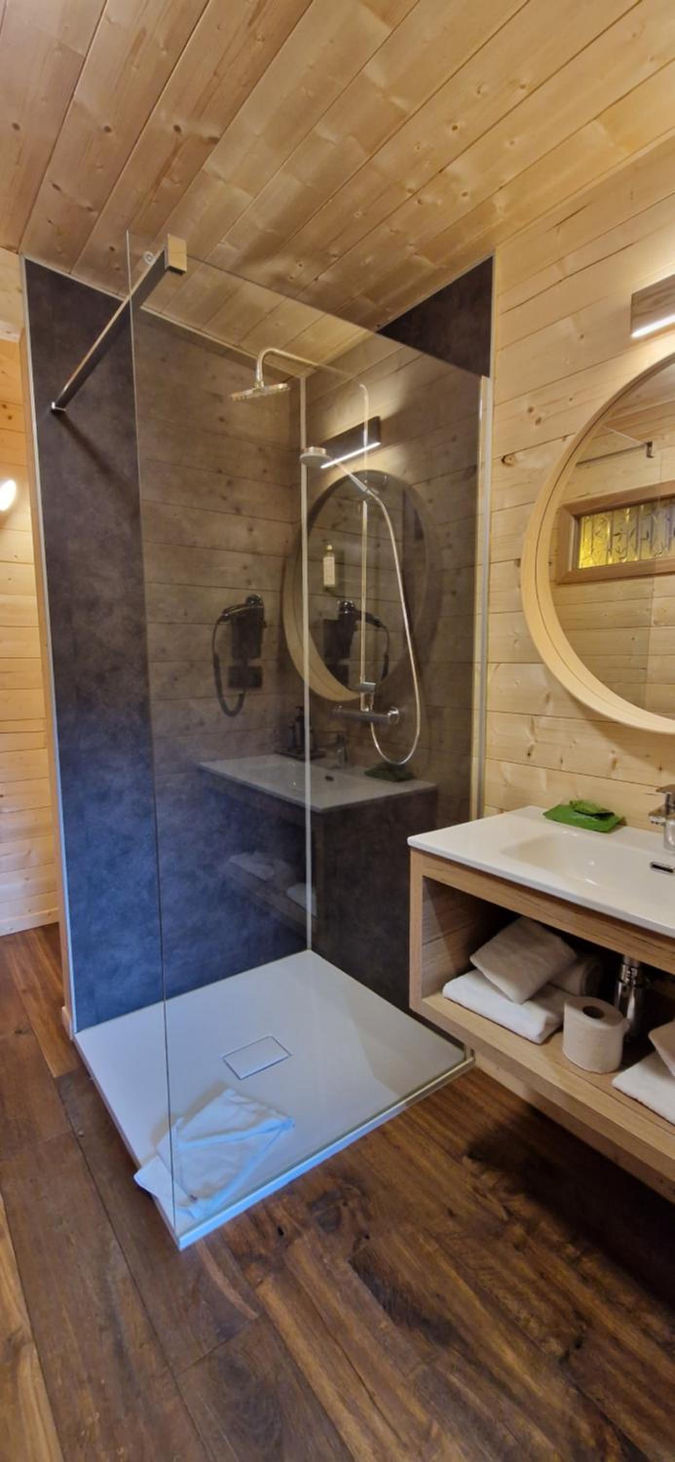 Utopia Village - Art & Nature Lodges