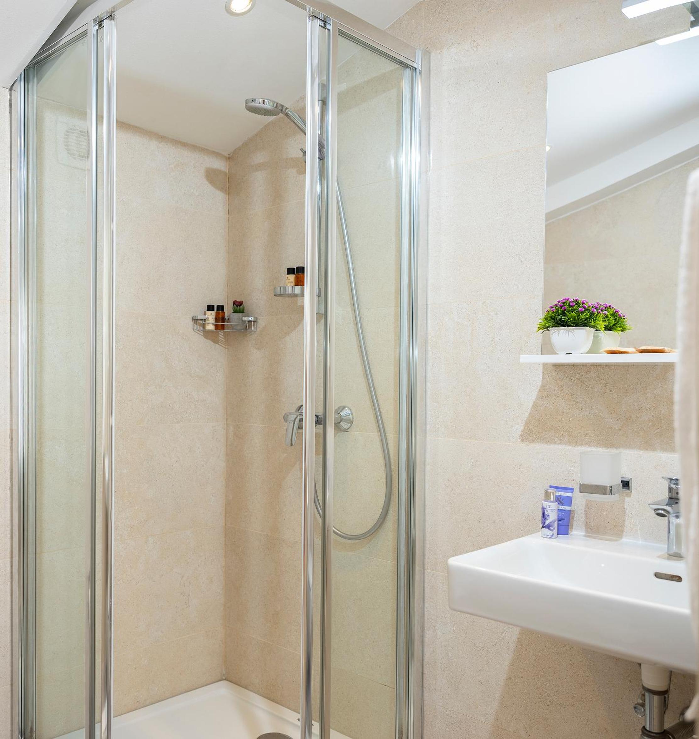 Imperia - Chic! place with balcony, self check in 0-24h & free luggage storage