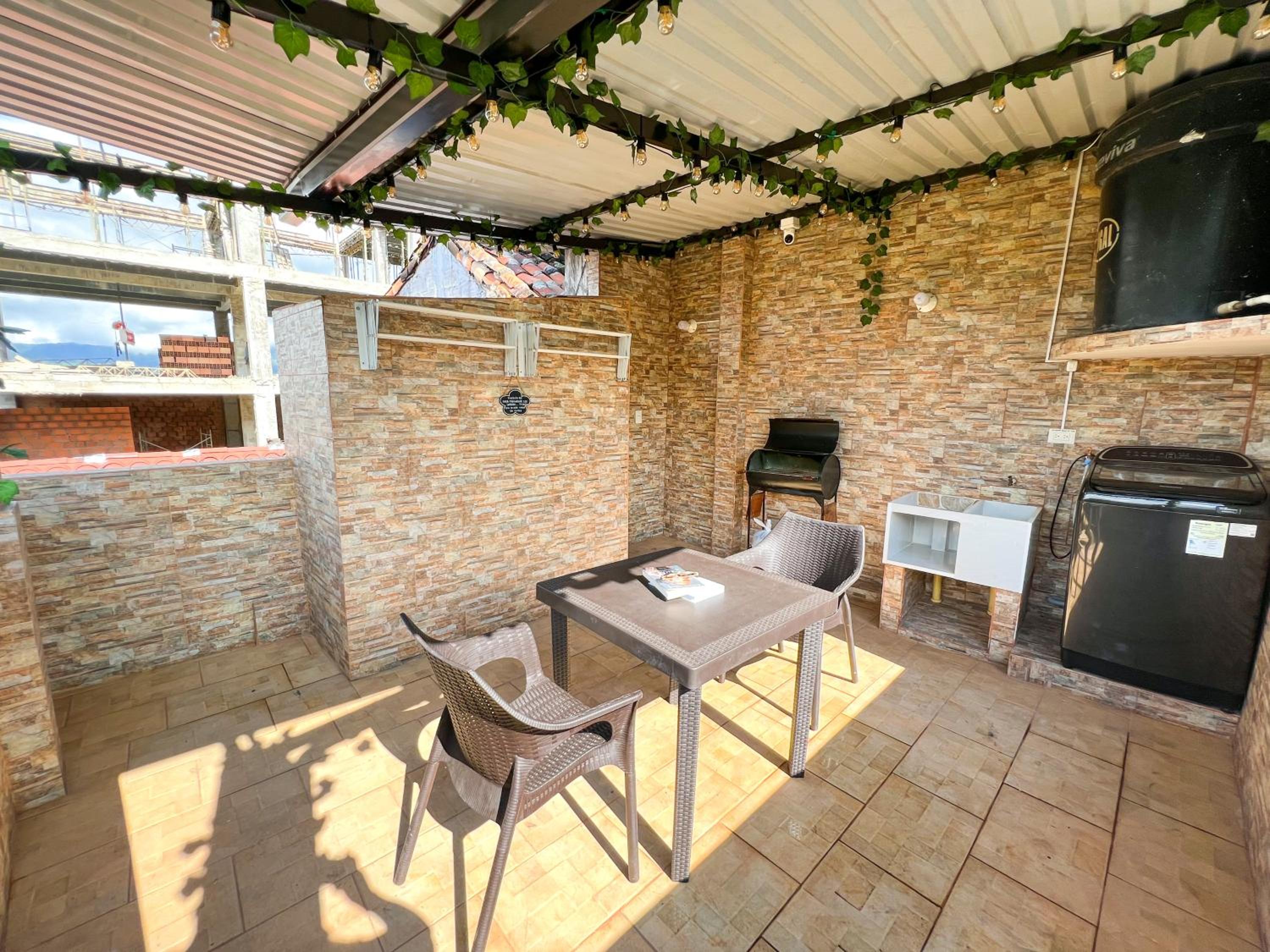 Casa rústica con terraza, en el corazón del pueblo