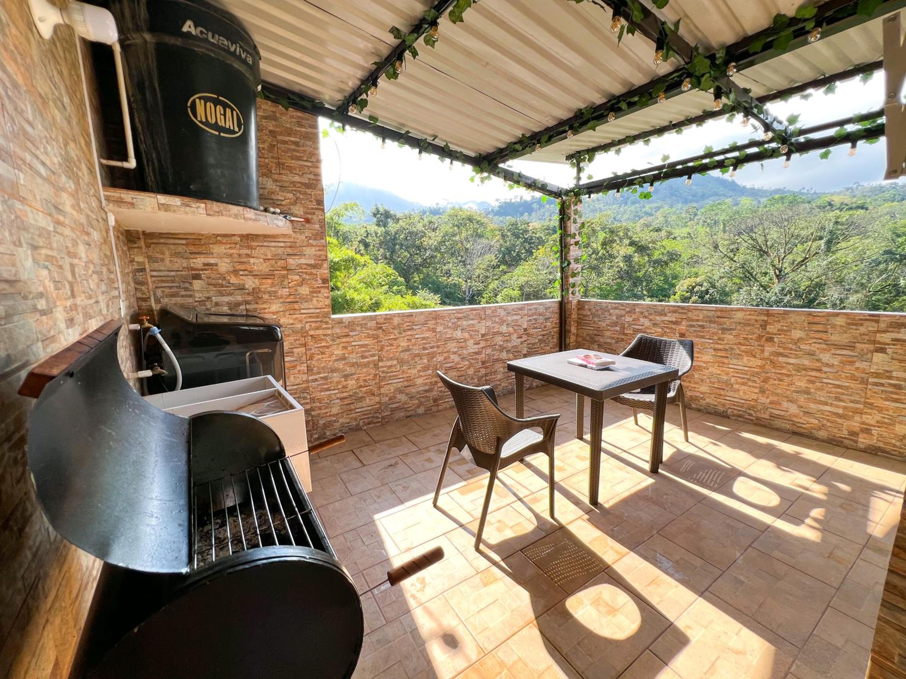 Casa rústica con terraza, en el corazón del pueblo