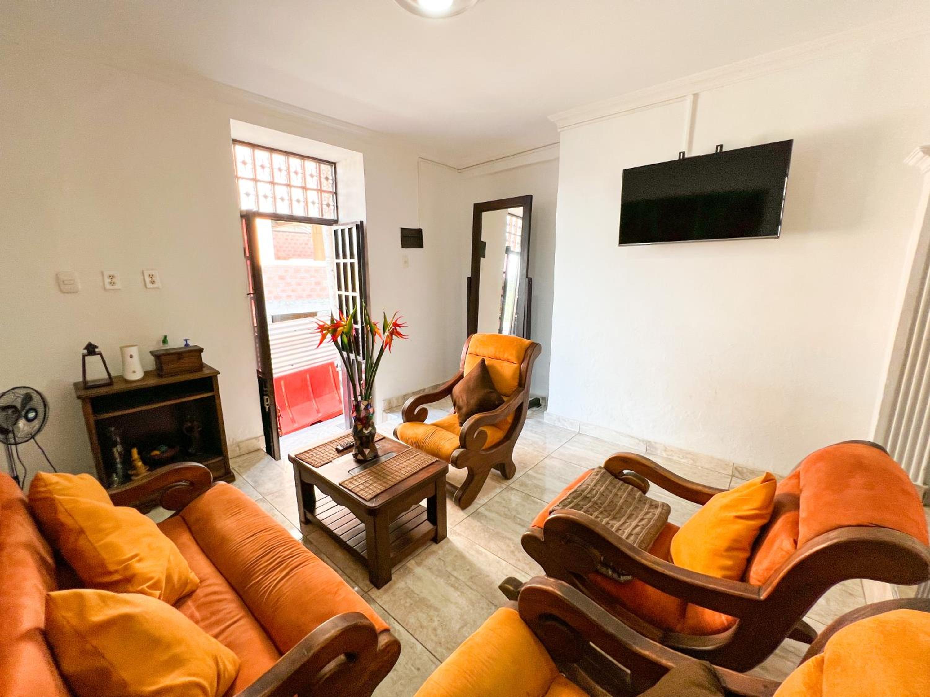 Casa rústica con terraza, en el corazón del pueblo