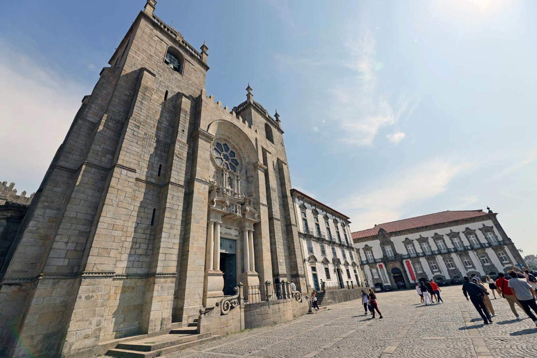 FLH Porto Spacious Duplex view 4