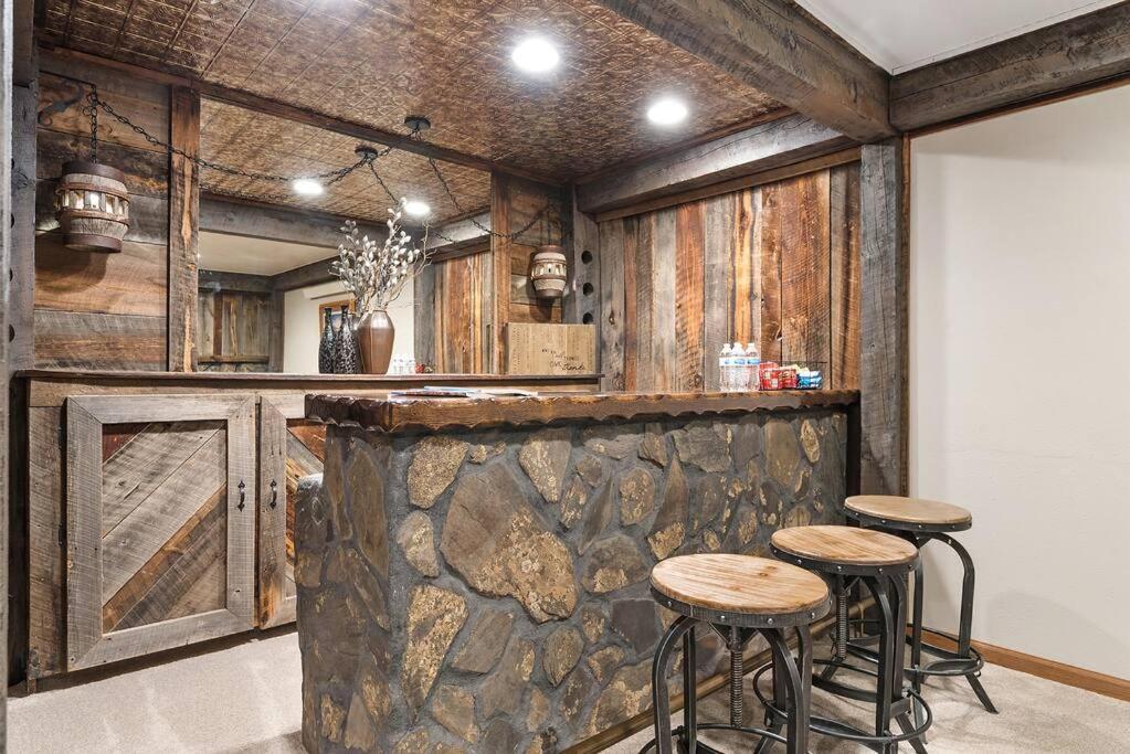Secluded Stay in a Wonderful Creekside Getaway view 3