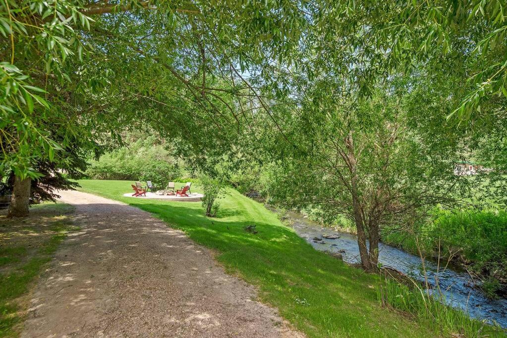 Secluded Stay in a Wonderful Creekside Getaway view 4
