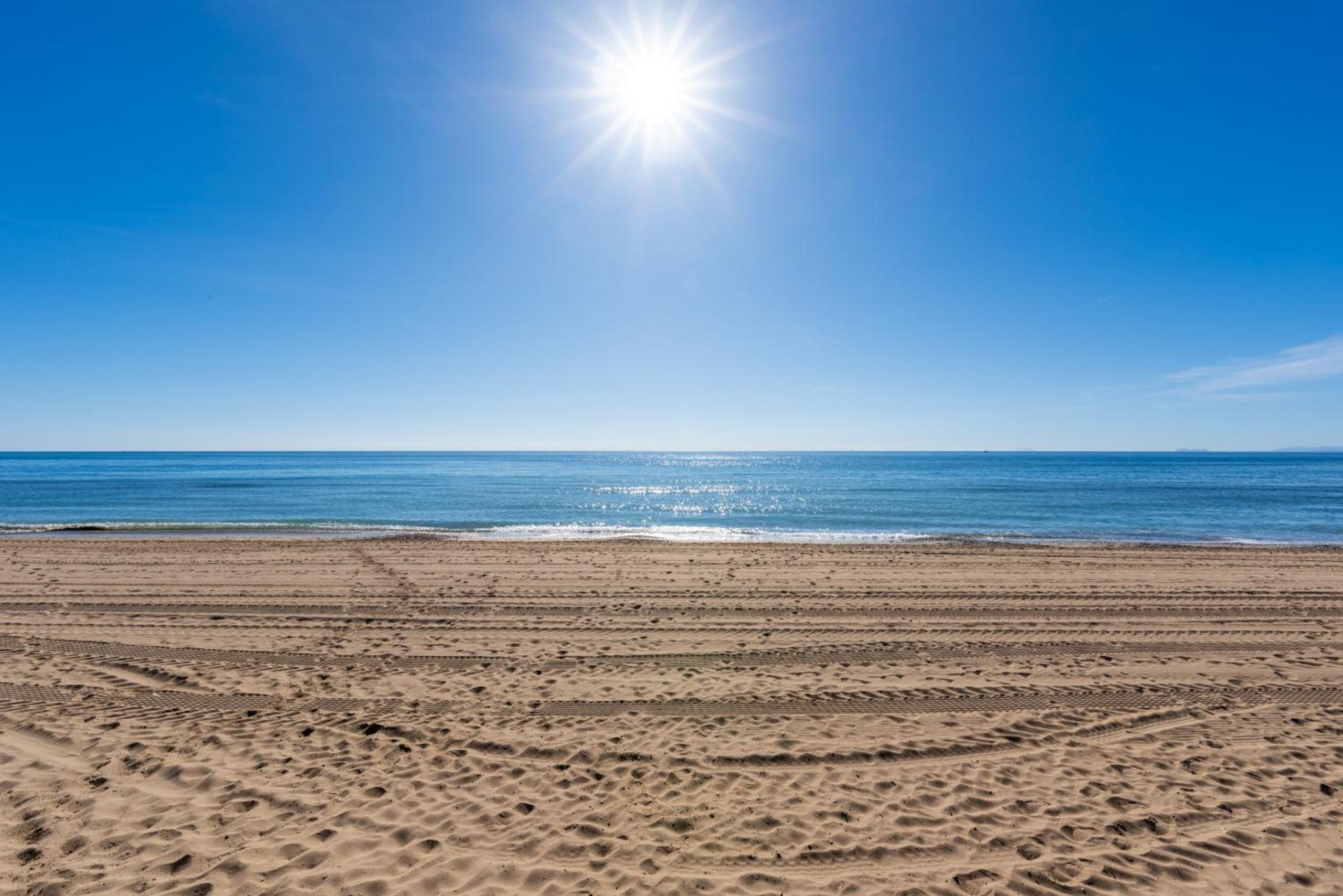 Bahia de Marbella - 3 bedroom beach apartment with sea view view 3