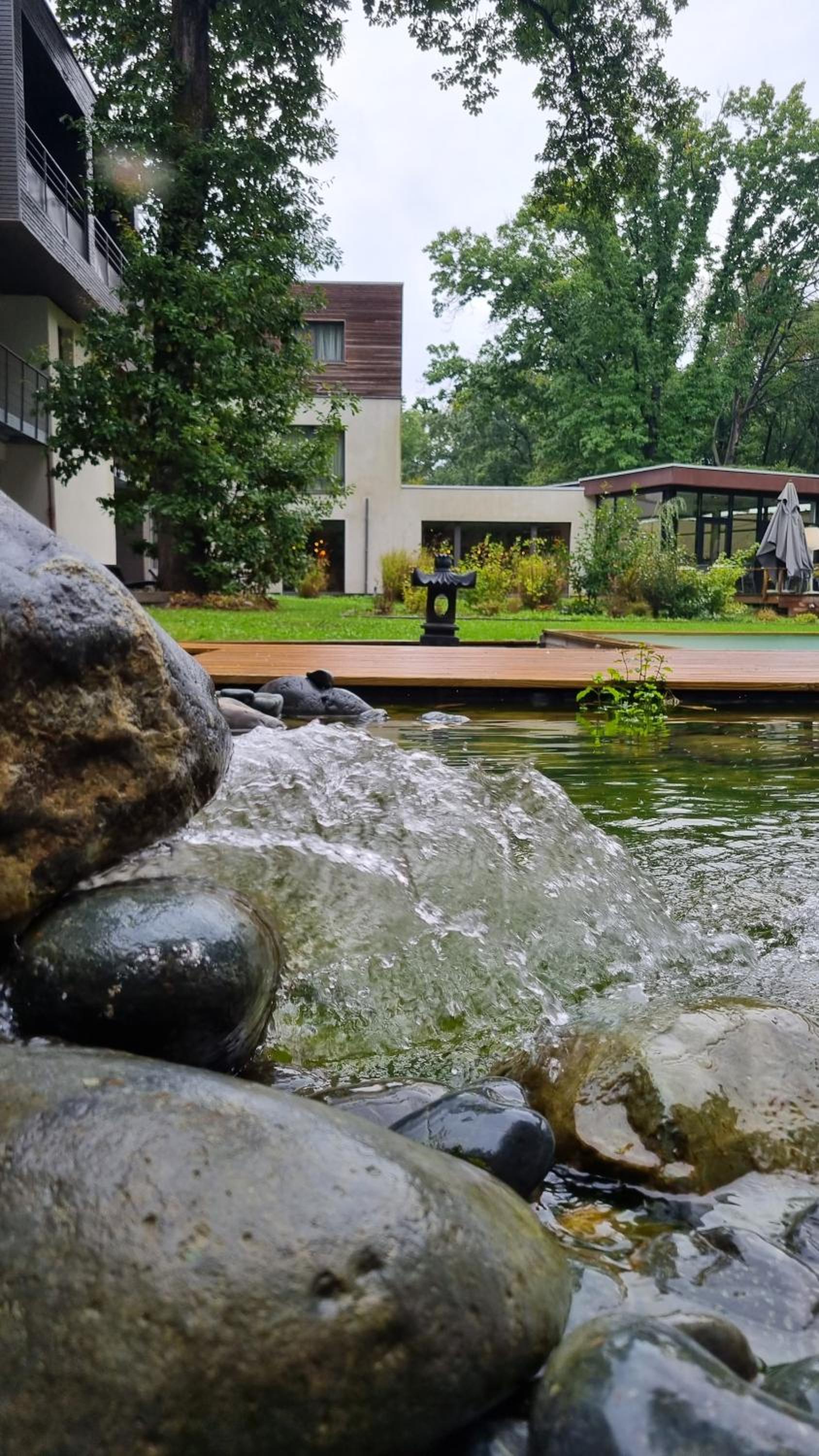 Utopia Village - Art & Nature Lodges