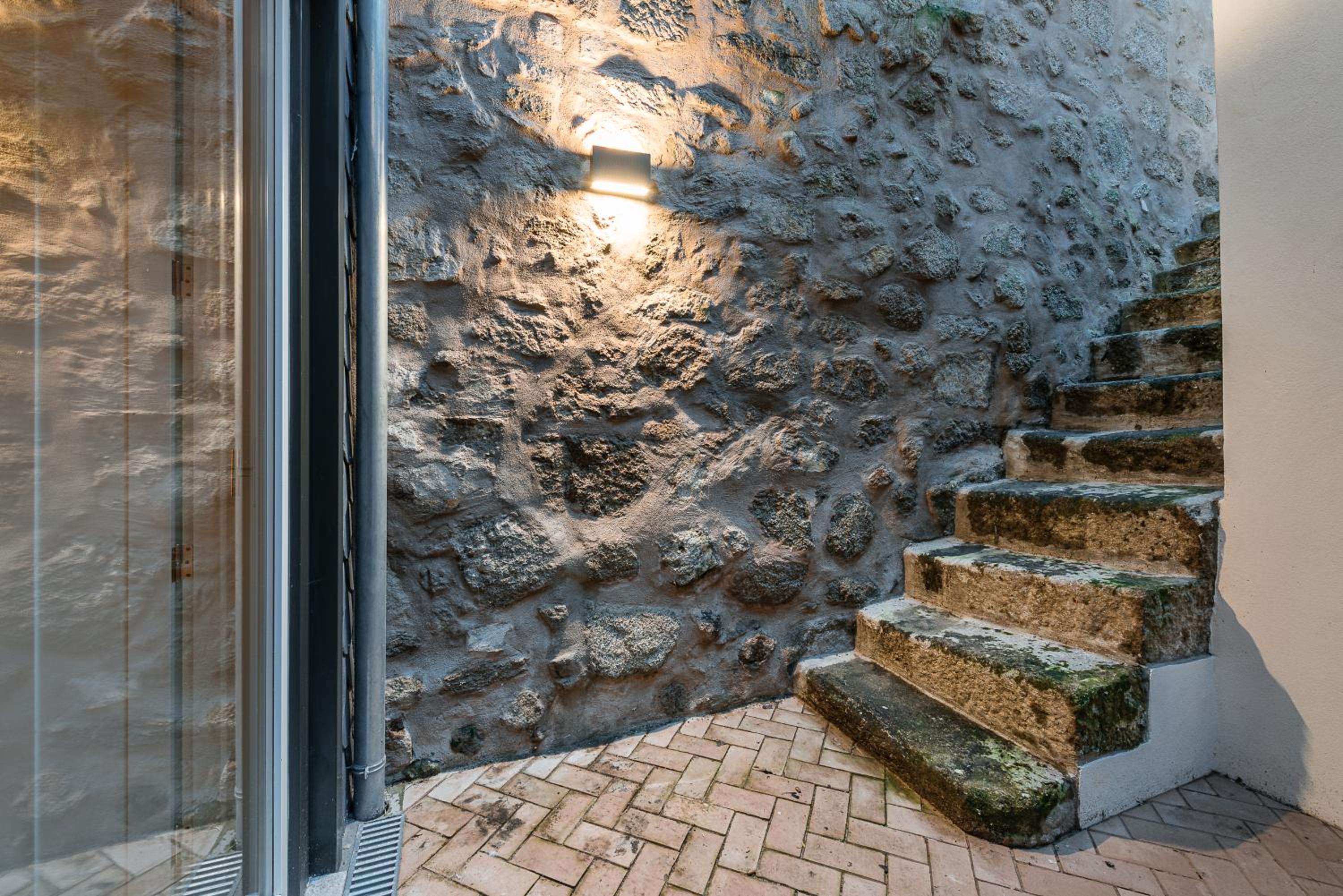 Door 65 - Historical Center Apartments view 3