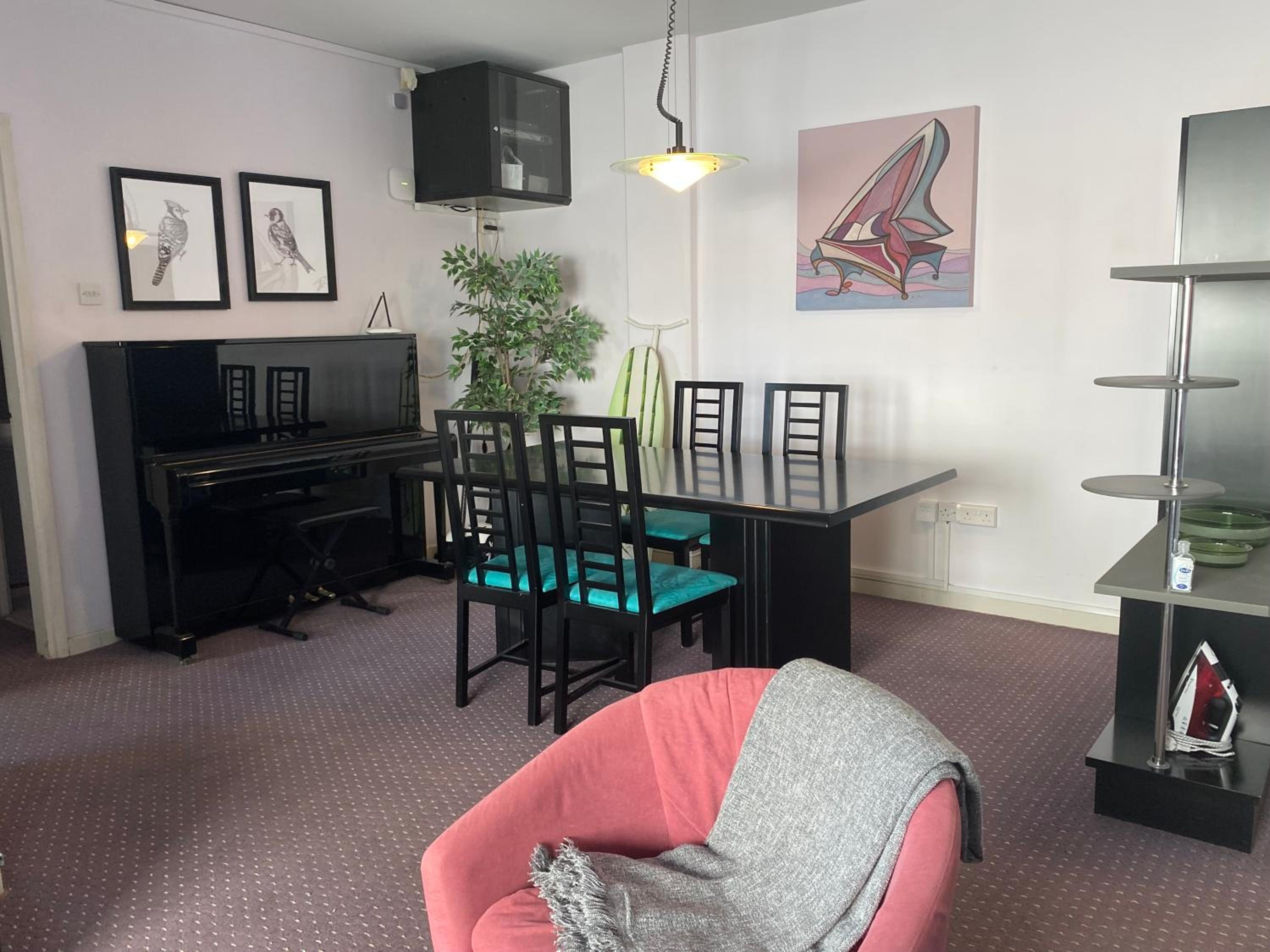 private room in a shared flat at best location view 4
