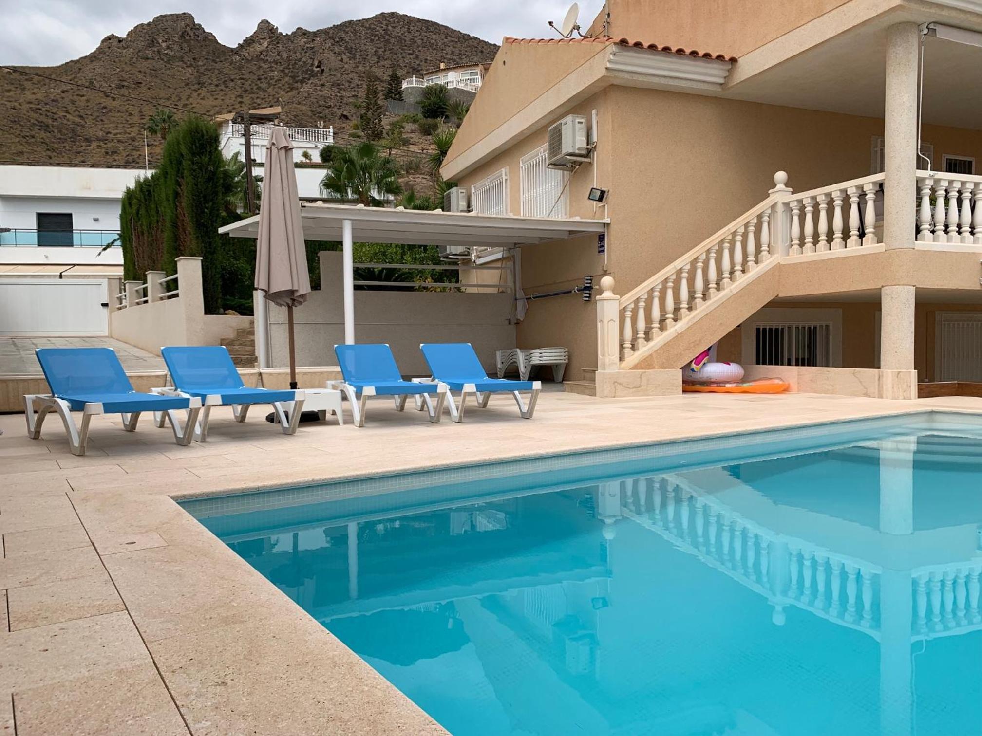 Agradable casa con piscina