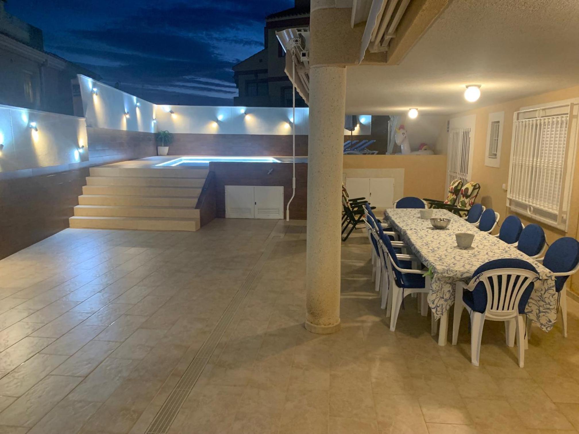 Agradable casa con piscina