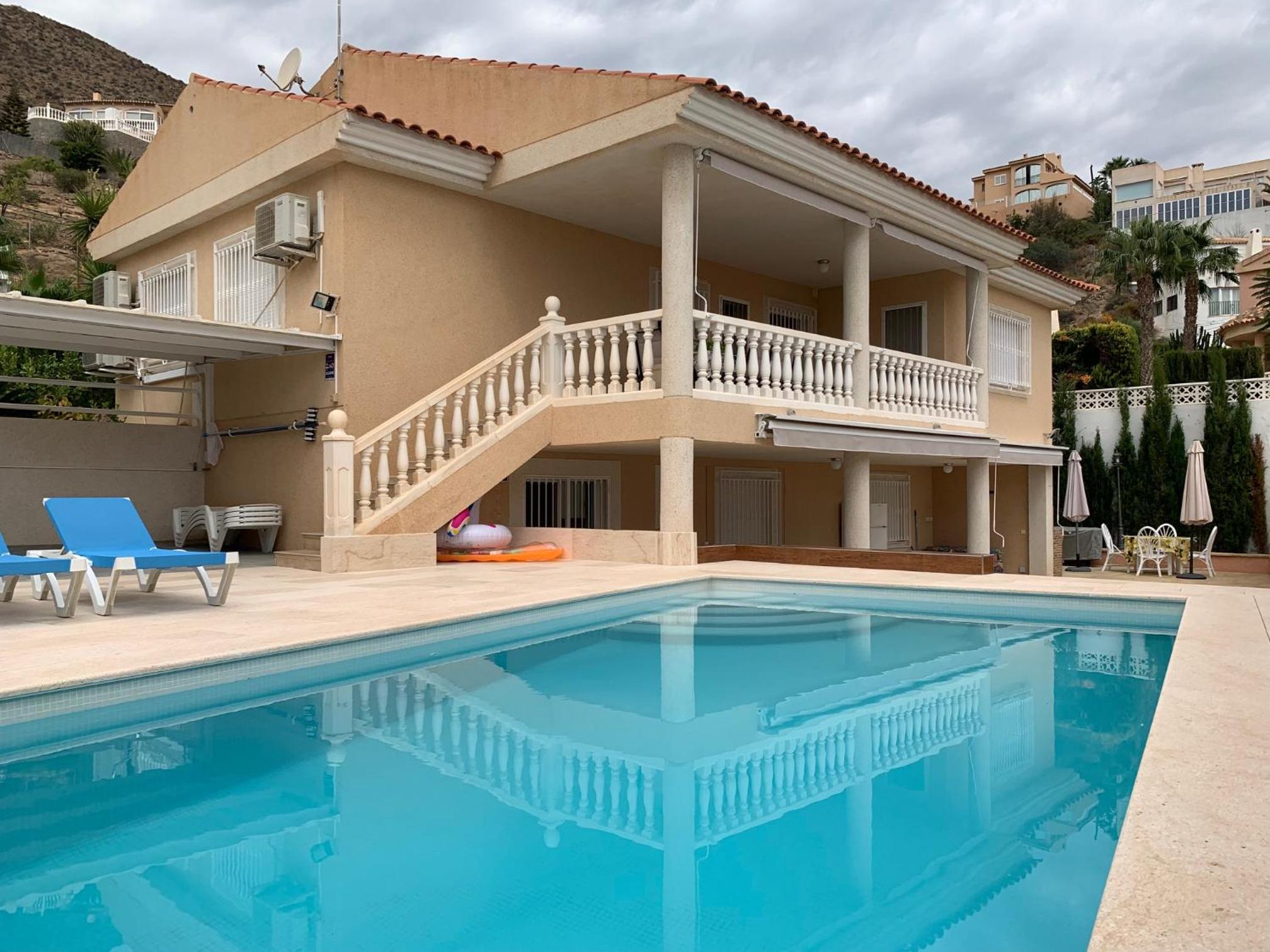 Agradable casa con piscina