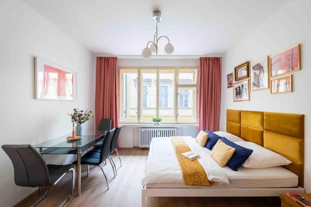 GOLDEN SUNNY APARTMENT, CENTRE, for 4 people