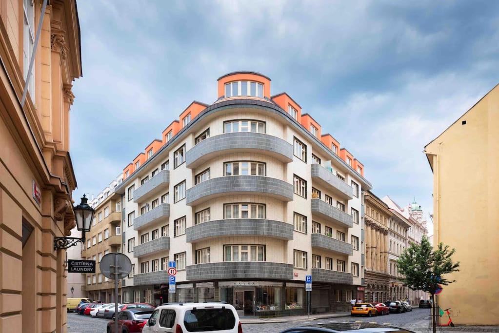 COLOURFUL MODERN FLAT / BALCONY / CHARLES BRIDGE