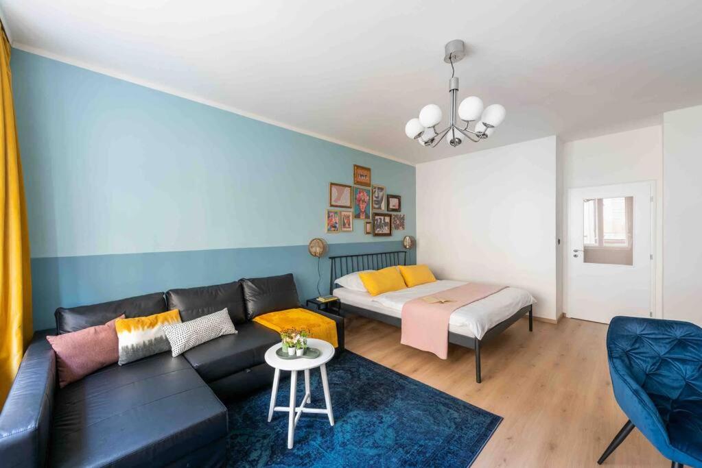 COLOURFUL MODERN FLAT / BALCONY / CHARLES BRIDGE