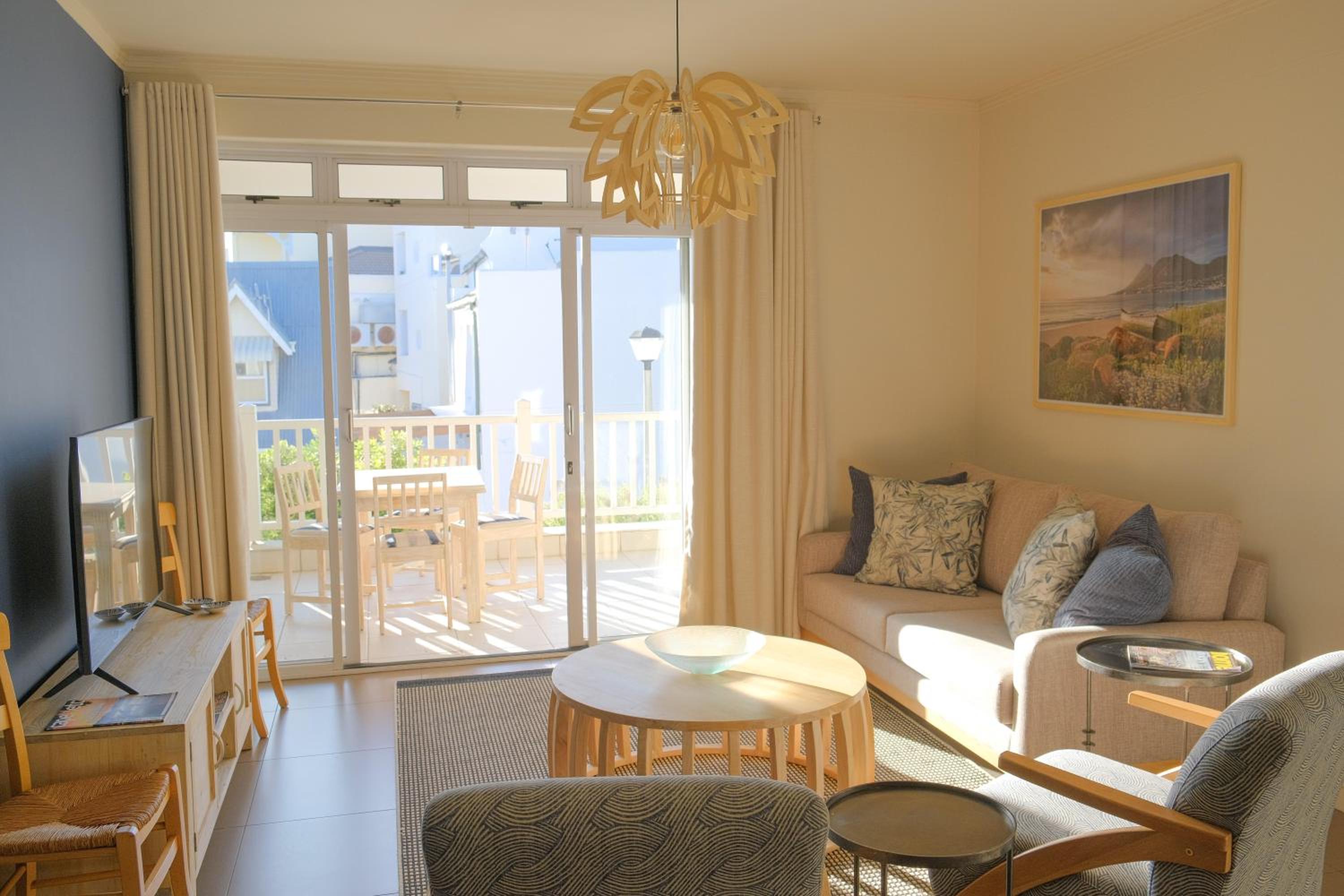 Penguin Paradise Apartment Simons Town view 4