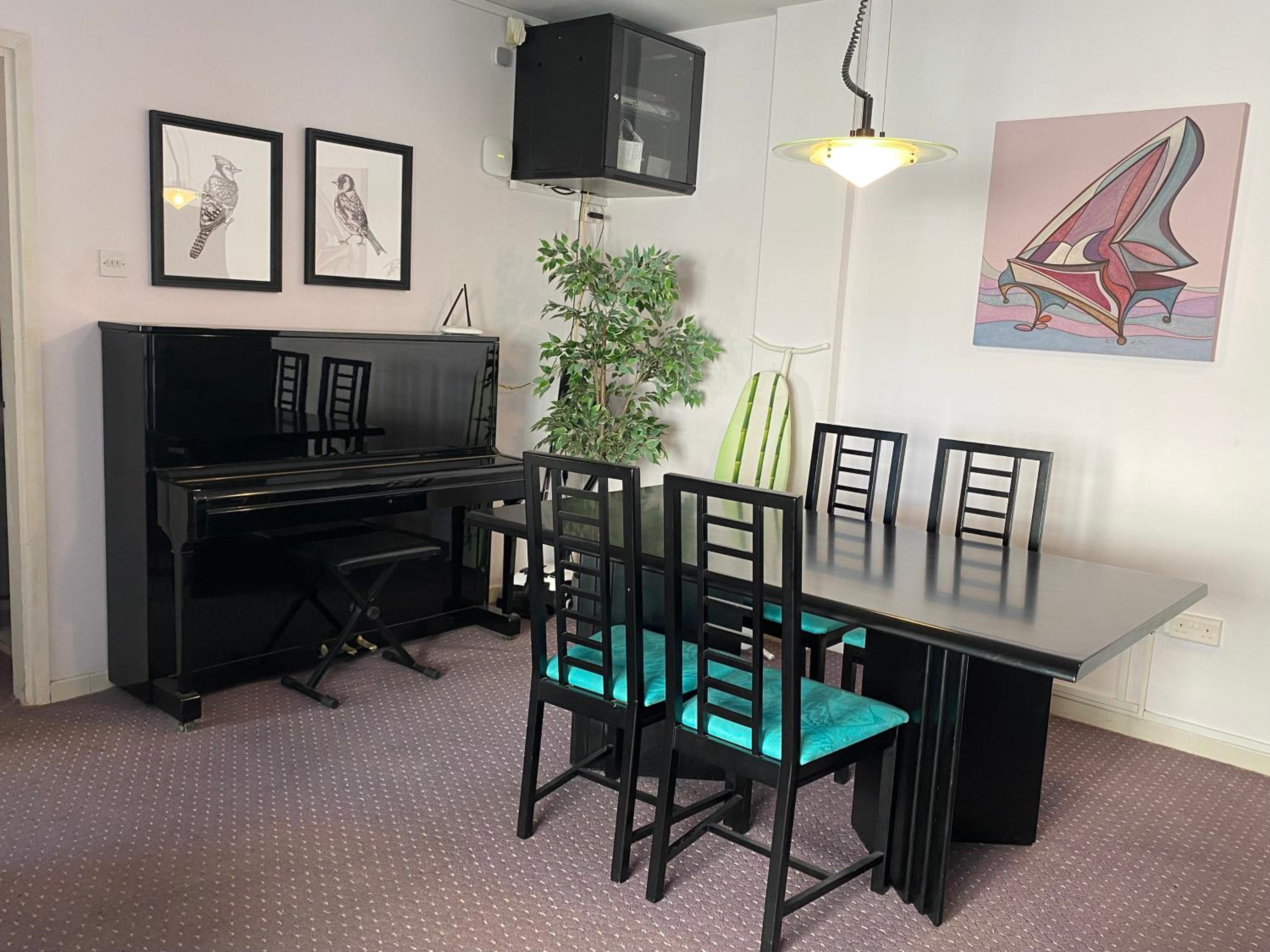 private room in a shared flat at best location view 5