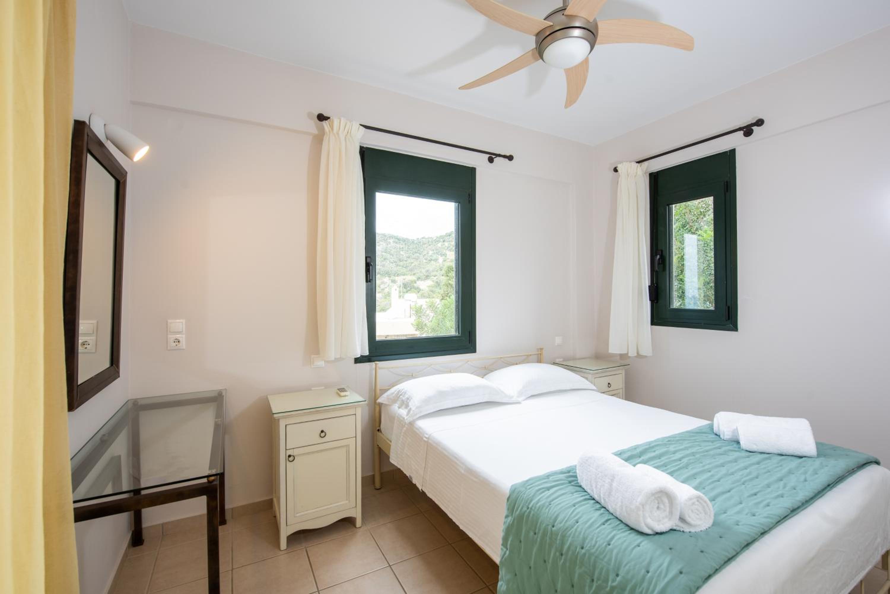 Portela Suites Kastri view 4