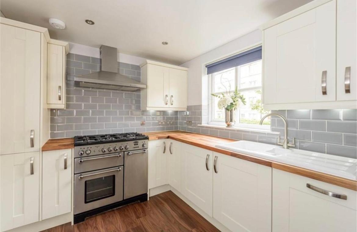 Cosy Roseburn Apartment, Edinburgh - 2 Bedrooms, FREE PARKING
