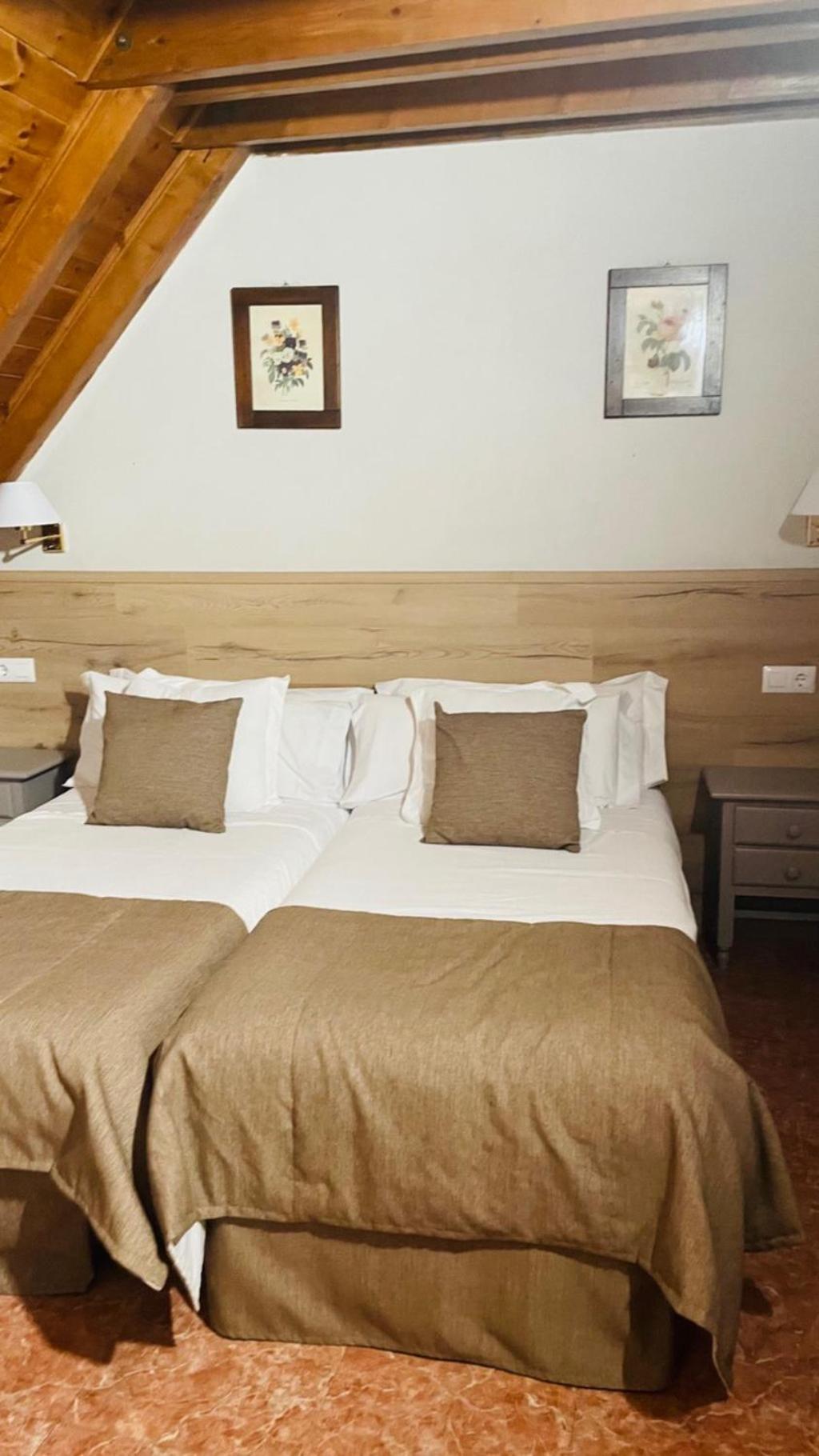 Hostal Escuils
