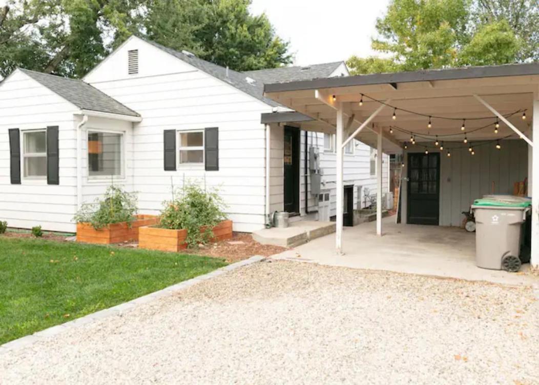 Celebration Chalet! Quant, cozy, a few blocks from BSU and close to downtown Boise, Fireplace, 4 beds, and seating for 6 Pets Welcome! view 2