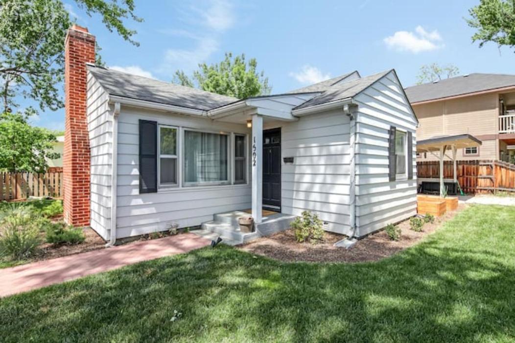 Celebration Chalet! Quant, cozy, a few blocks from BSU and close to downtown Boise, Fireplace, 4 beds, and seating for 6 Pets Welcome! view 3