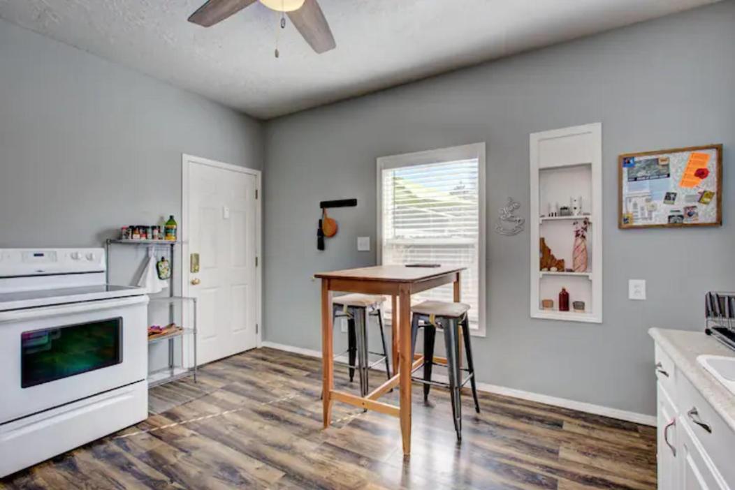 Red Bench Cottage Ideal location near parks, trails, skiing, hiking, biking, shopping extended stays welcome view 4
